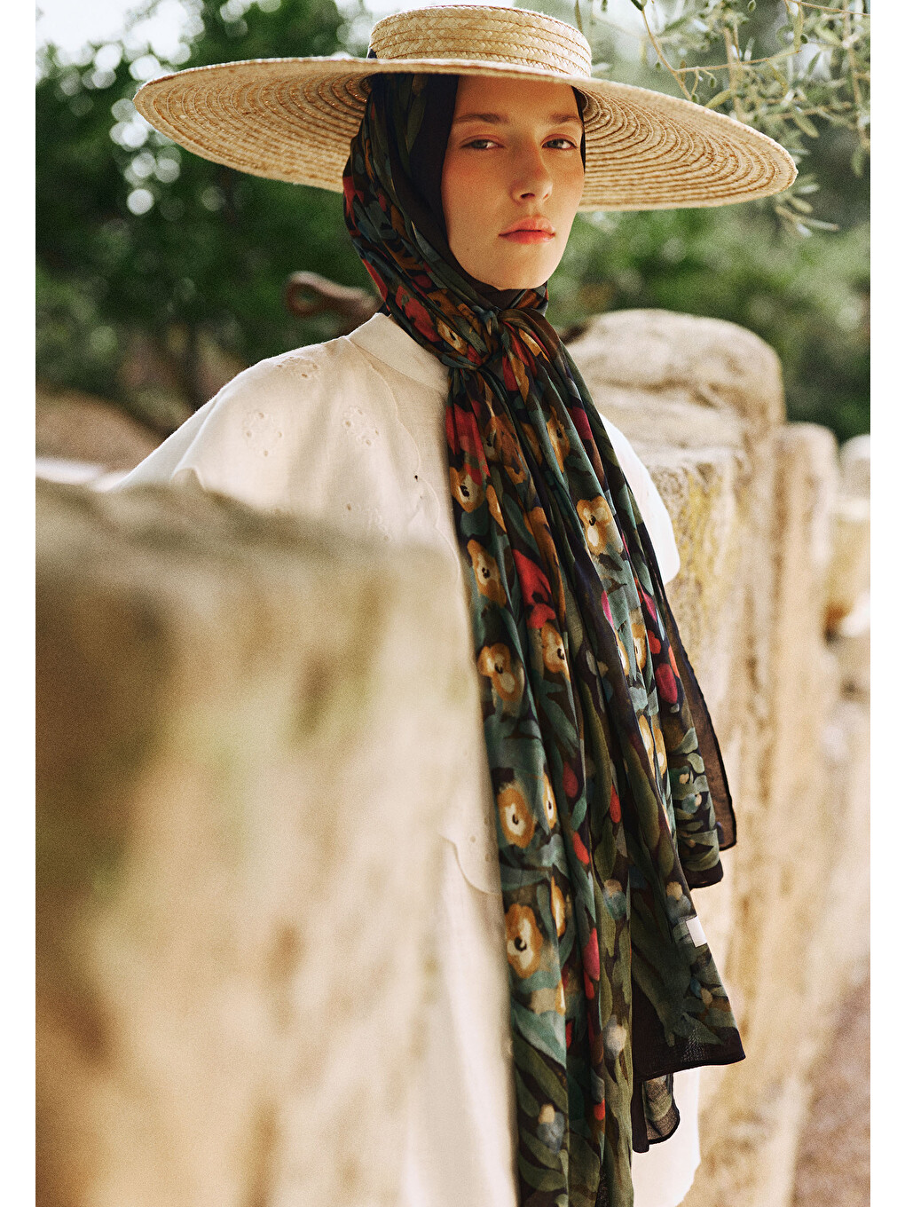 Floral Whimsy Desen Rami Viskon Şal Siyah-1