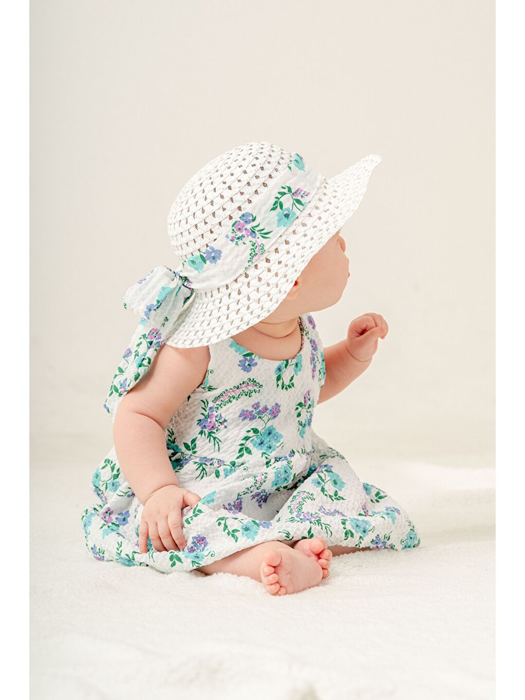 Lila Çiçek Desenli Şapkalı Fiyonklu Kız Bebek Elbisesi-1