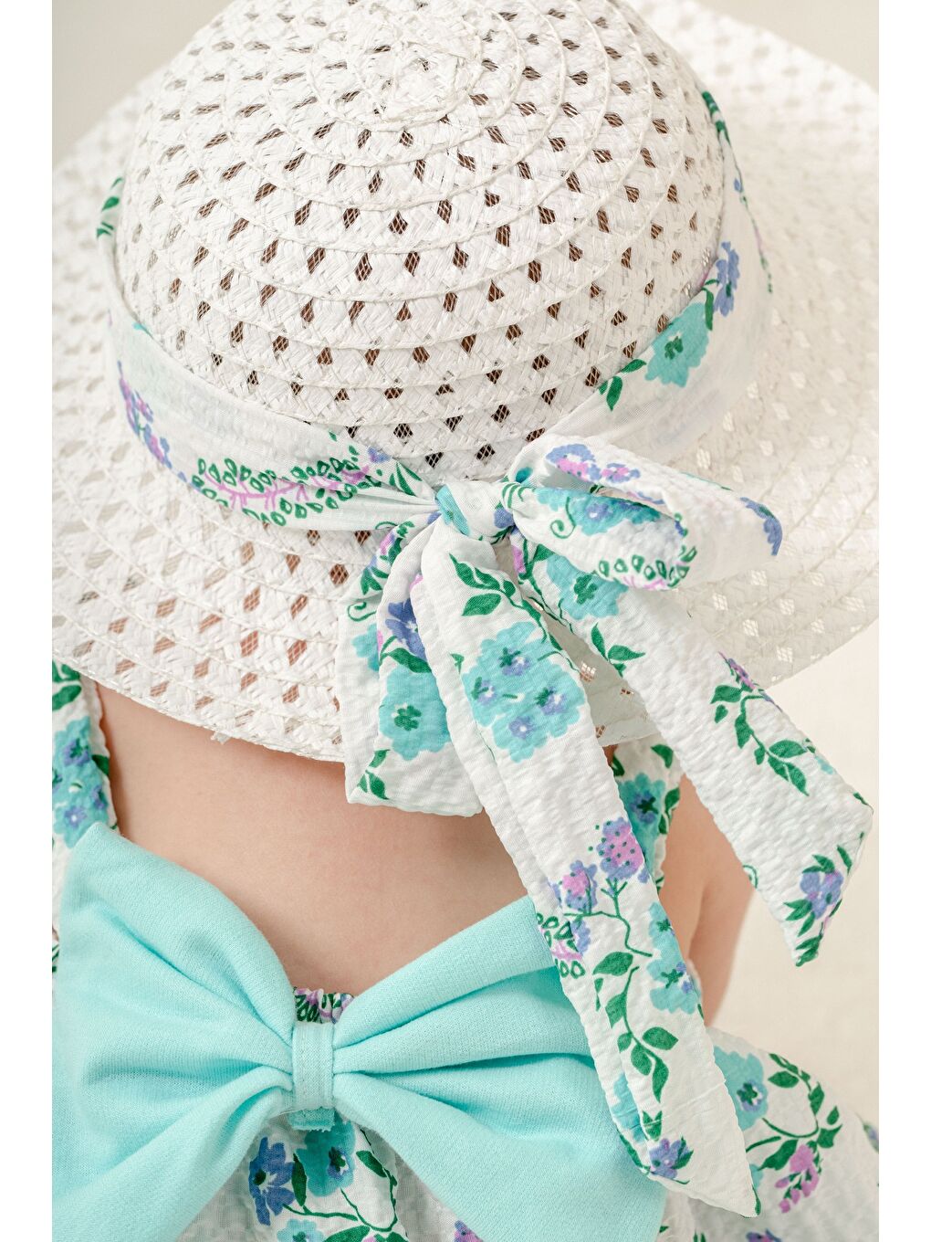 Lila Çiçek Desenli Şapkalı Fiyonklu Kız Bebek Elbisesi-3