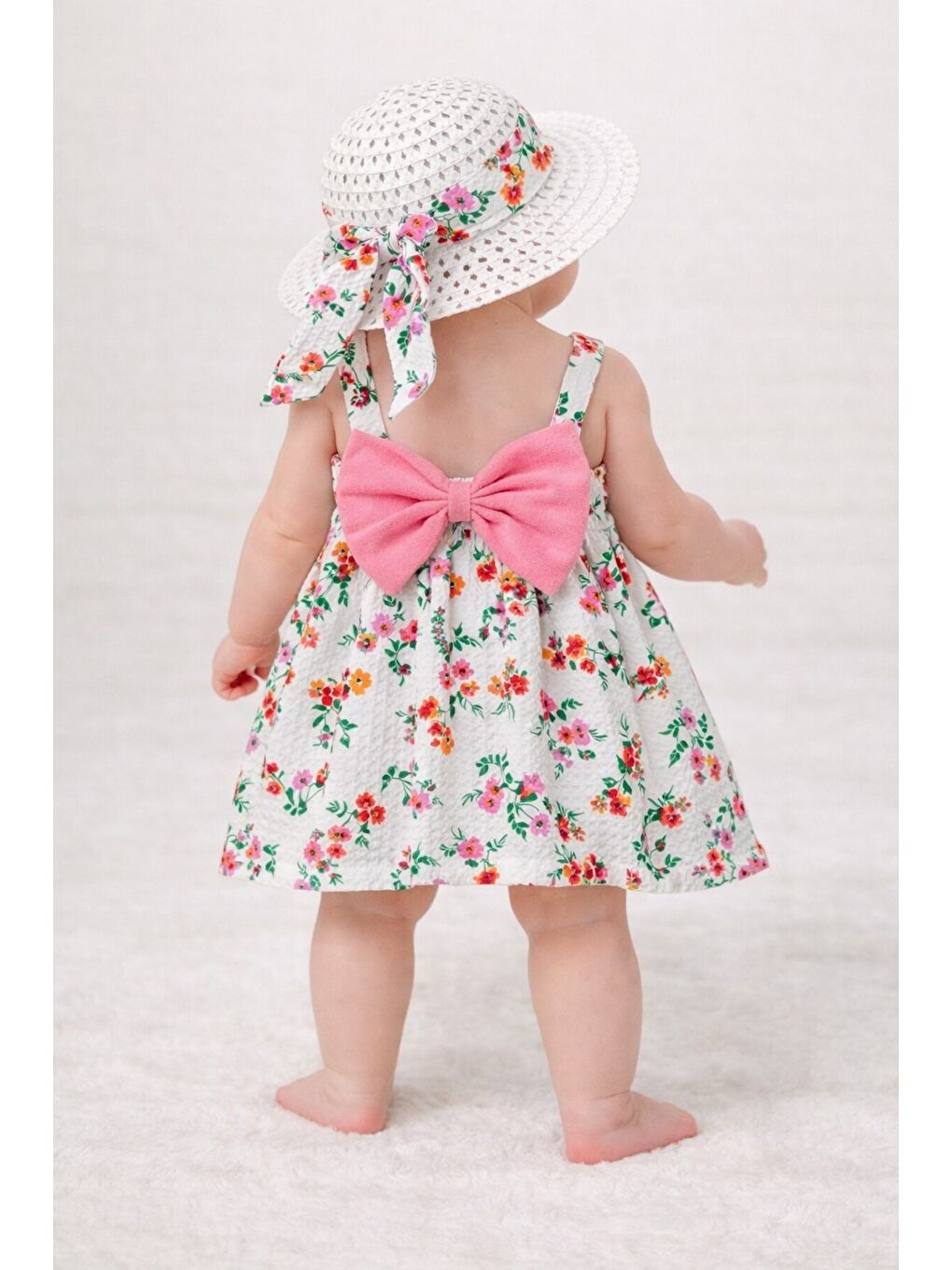 Pembe Çiçek Desenli Şapkalı Fiyonklu Kız Bebek Elbisesi-1
