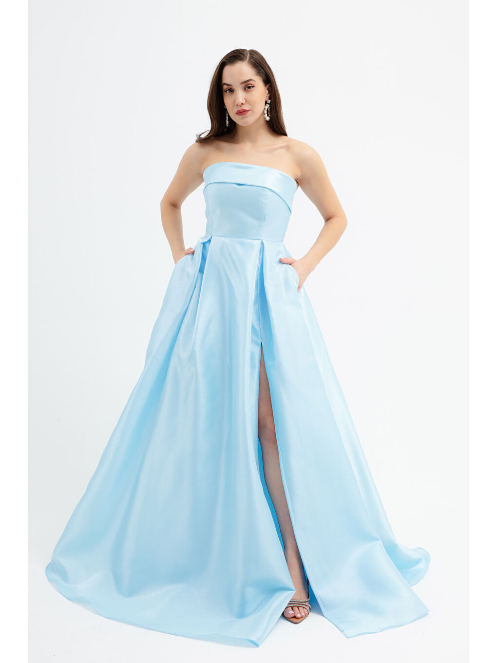 Kadın Bebe Mavi Straplez Yaka Yırtmaçlı Uzun Abiye Elbise-3