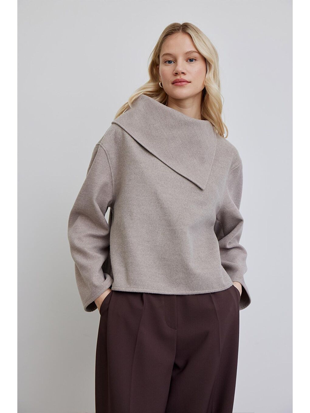 Bej Geniş Yaka Kaşe Bluz Vizon-1