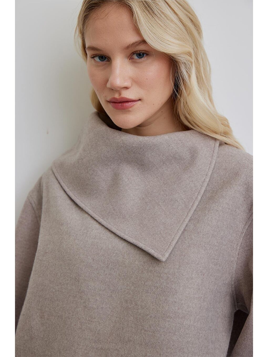 Bej Geniş Yaka Kaşe Bluz Vizon-3