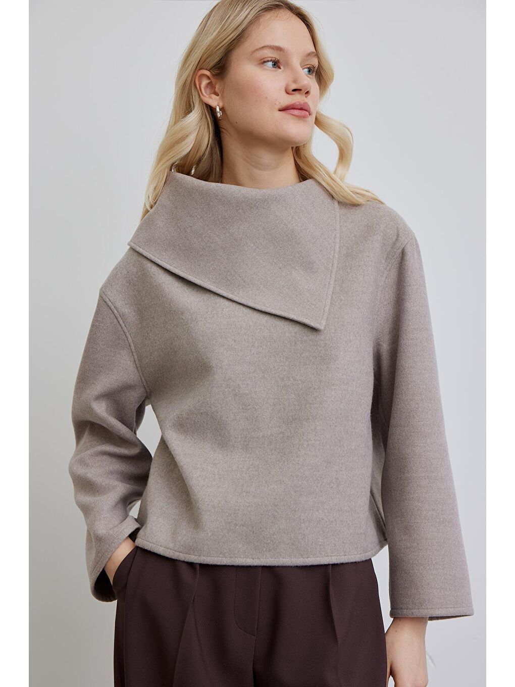 Bej Geniş Yaka Kaşe Bluz Vizon-4