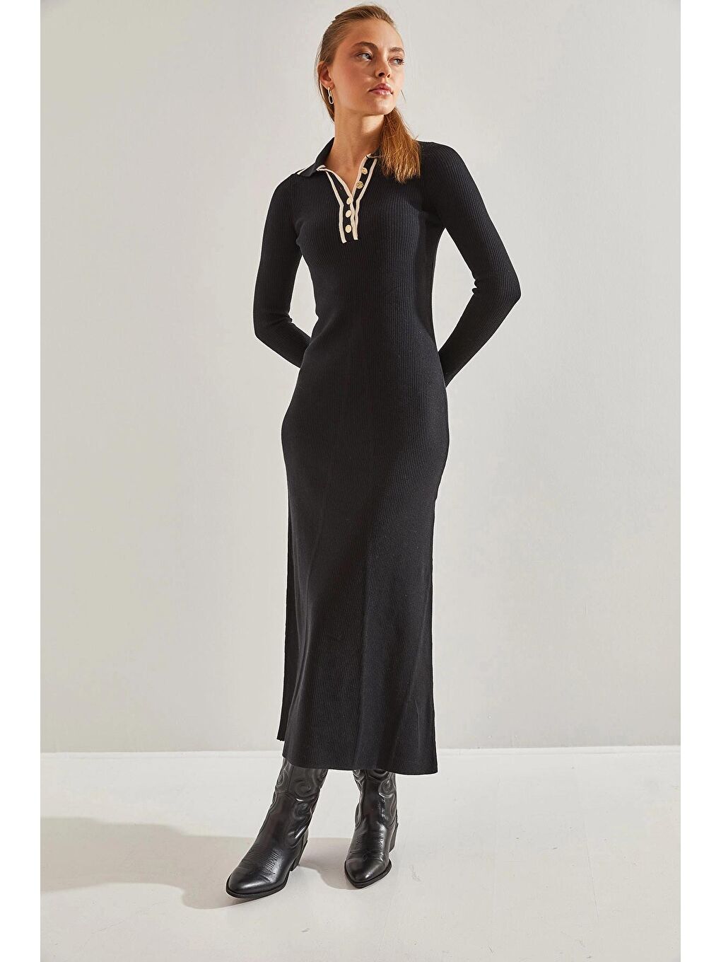 Siyah Kadın Yakası Düğmeli Triko Elbise