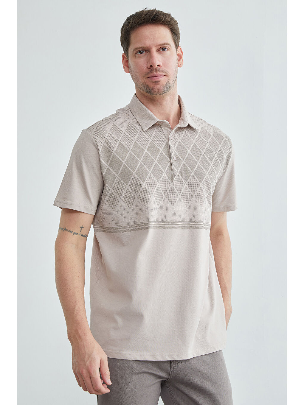 Bej Baklava Desenli Polo Yaka Tişört-4