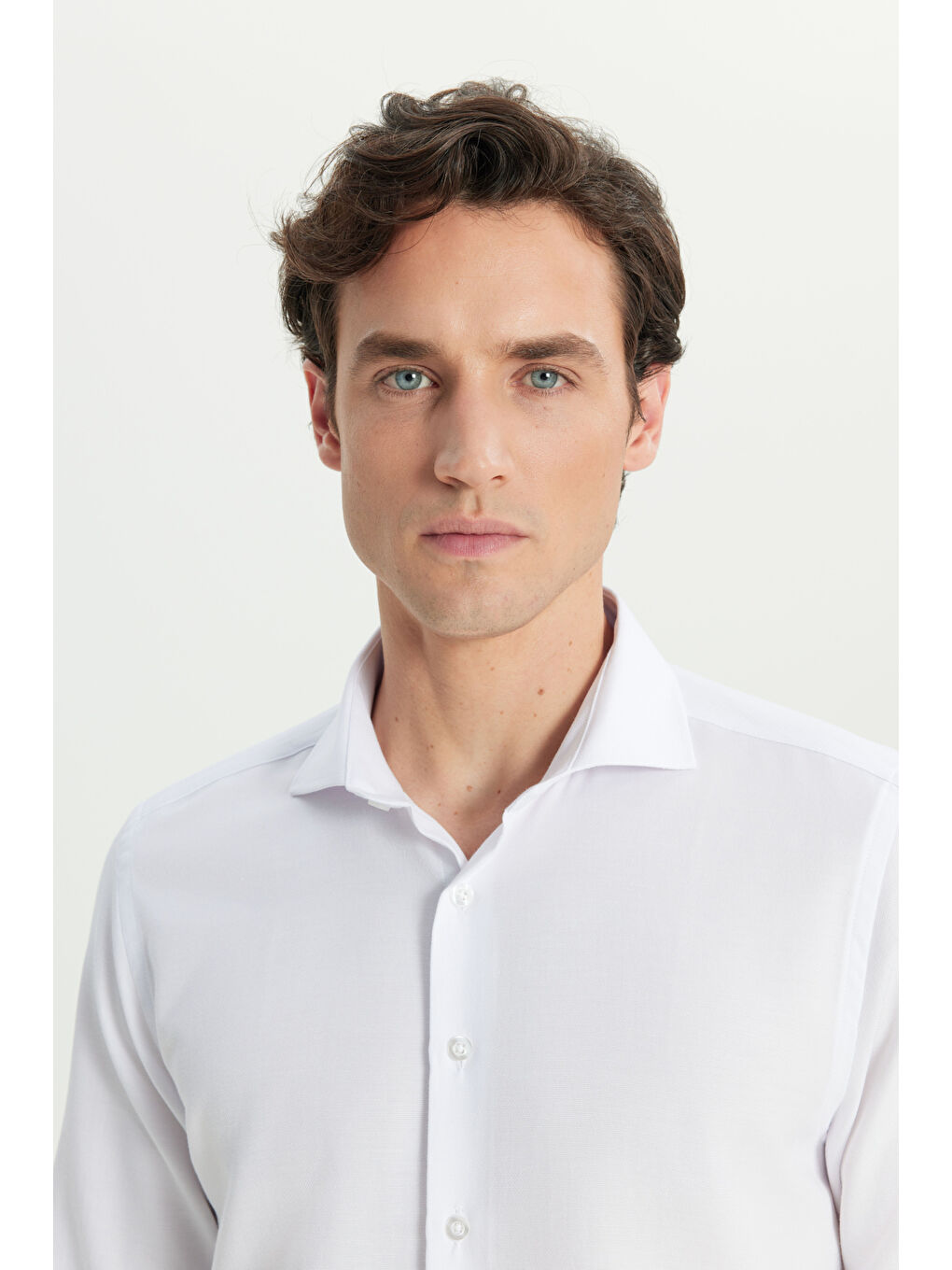 Erkek Beyaz Tailored Slim Fit Dar Kesim Küçük İtalyan Yaka Armürlü Oxford Gömlek-3