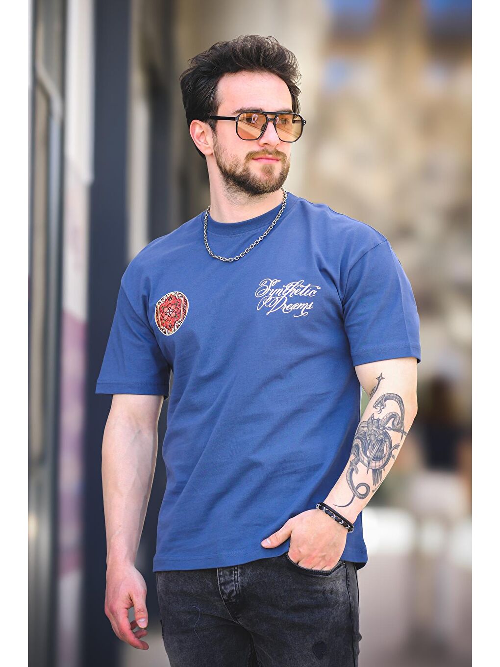 Mavi Etnik Desen Logolu Sırt ve Ön Baskılı Pamuklu Comfort Erkek Tshirt