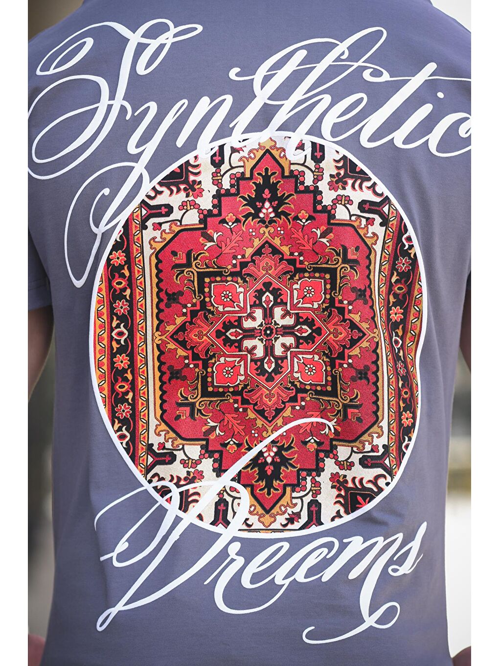 Gri Etnik Desen Logolu Sırt ve Ön Baskılı Pamuklu Comfort Erkek Tshirt-4