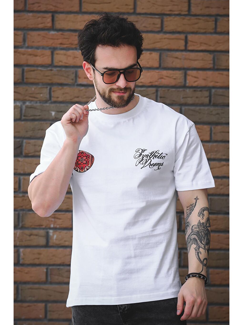 Beyaz Etnik Desen Logolu Sırt ve Ön Baskılı Pamuklu Comfort Erkek Tshirt-3