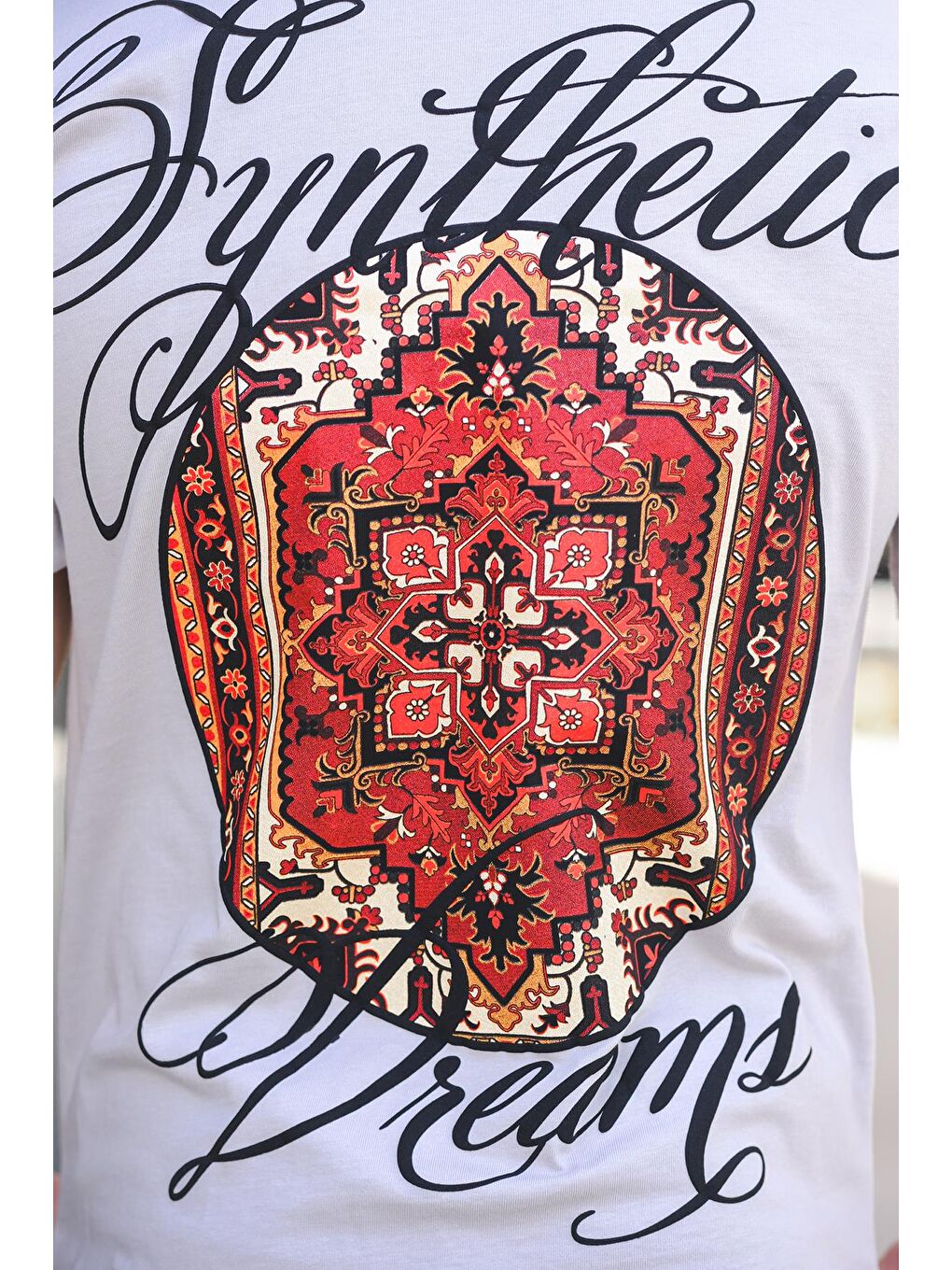 Gri Etnik Desen Logolu Sırt ve Ön Baskılı Pamuklu Comfort Erkek Tshirt-3