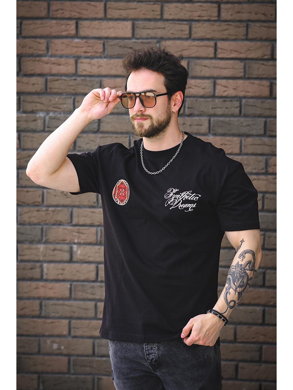 Siyah Etnik Desen Logolu Sırt ve Ön Baskılı Pamuklu Comfort Erkek Tshirt-3