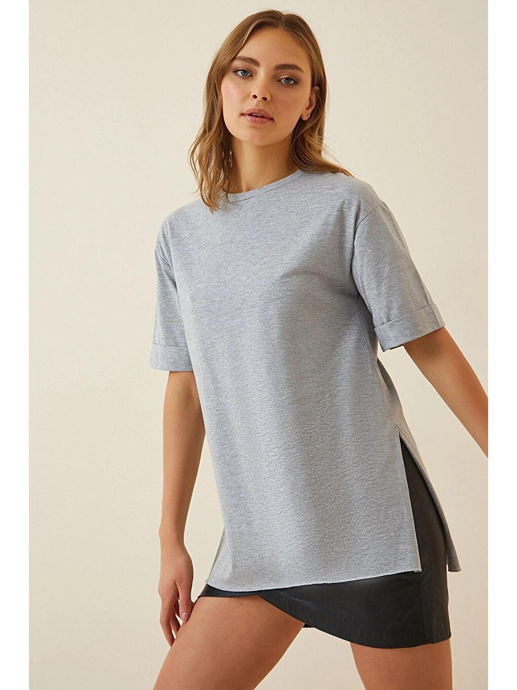 Kadın Gri Bisiklet Yaka Yandan Yırtmaçlı Kolu Katlı Oversize Örme Tişört HZL22S-BD143251-1