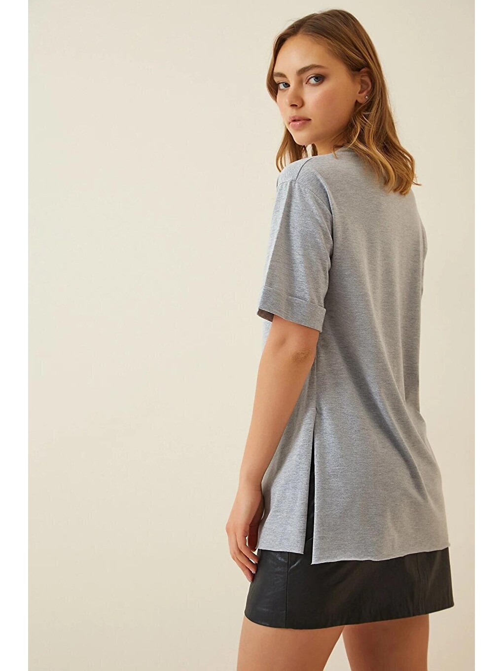 Kadın Gri Bisiklet Yaka Yandan Yırtmaçlı Kolu Katlı Oversize Örme Tişört HZL22S-BD143251-2