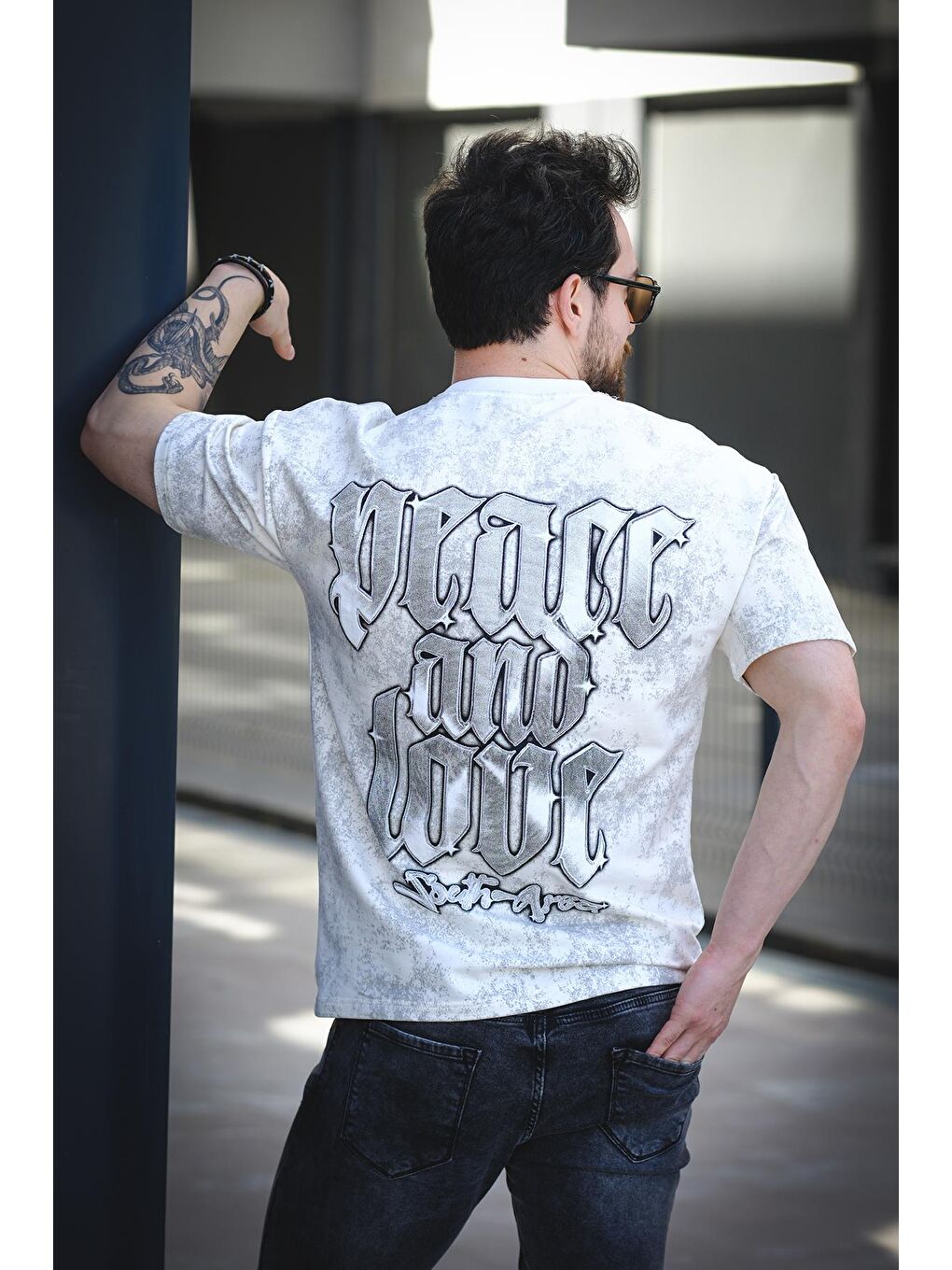 Bej Peace And Love Yıkamalı Sırt ve Ön Baskılı Pamuklu Comfort Erkek Tshirt-1