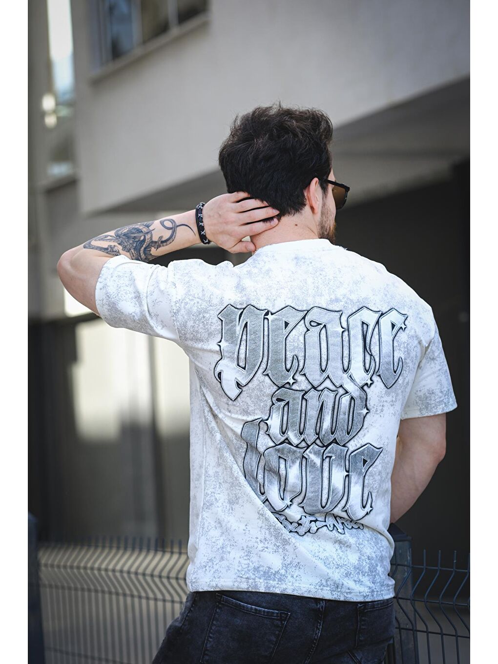 Bej Peace And Love Yıkamalı Sırt ve Ön Baskılı Pamuklu Comfort Erkek Tshirt-2