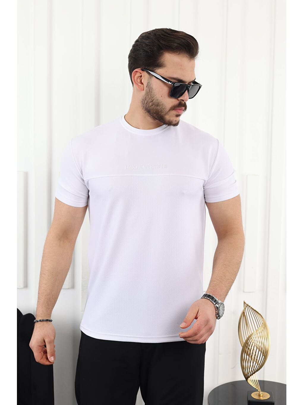 Beyaz Şerit Detaylı Baskılı Tişört