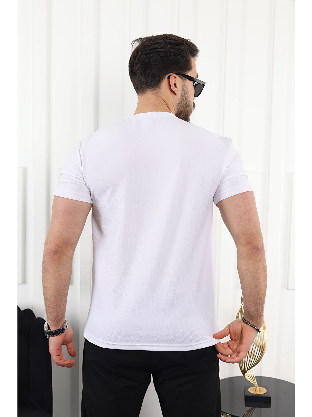 Beyaz Şerit Detaylı Baskılı Tişört-3