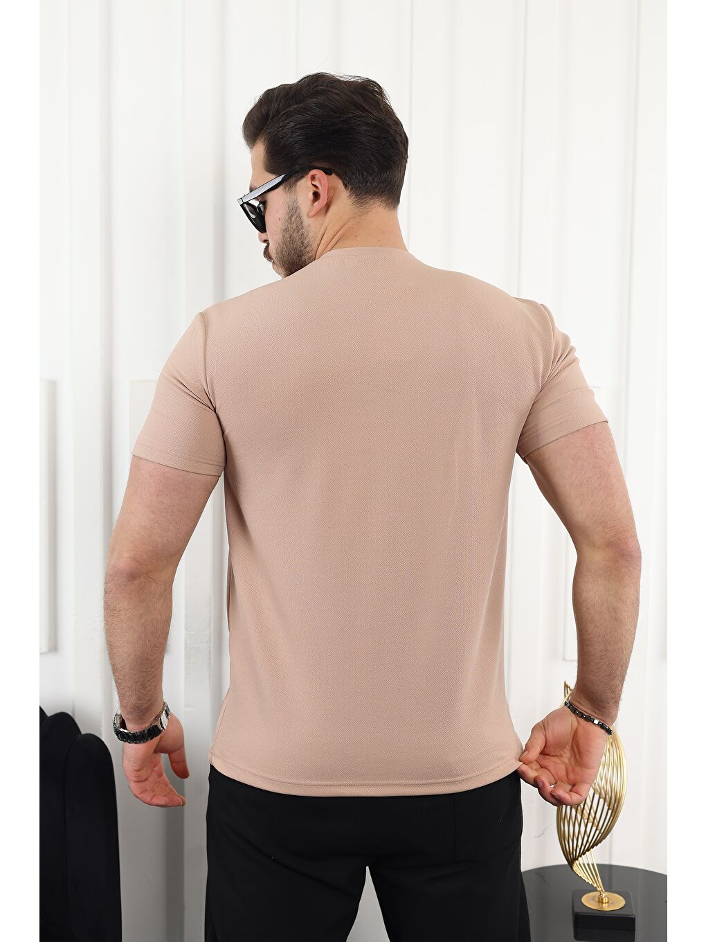 Ekru Şerit Detaylı Baskılı Tişört-3