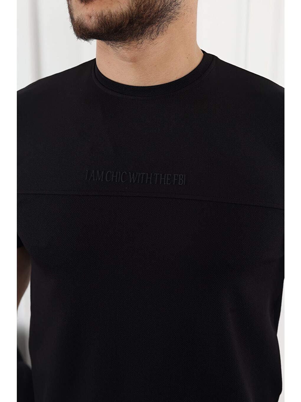 Siyah Şerit Detaylı Baskılı Tişört-1