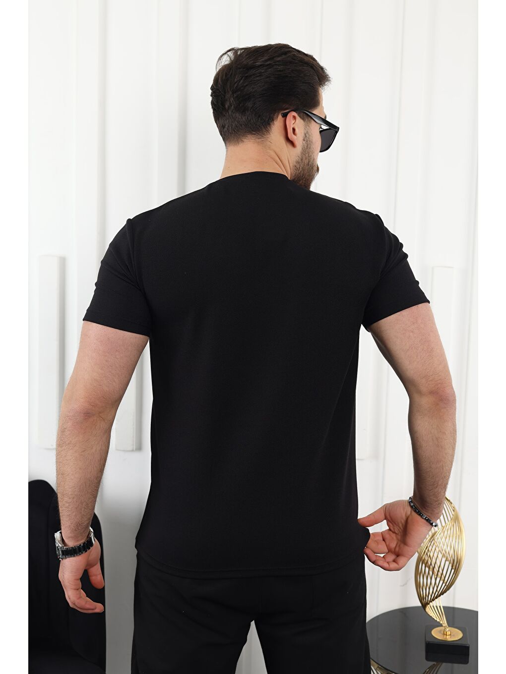 Siyah Şerit Detaylı Baskılı Tişört-3