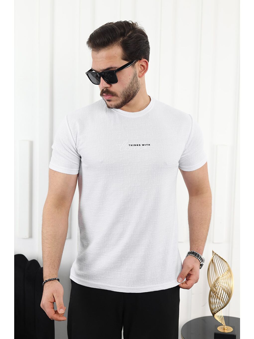 Beyaz Kendinden Desenli Baskılı Tişört