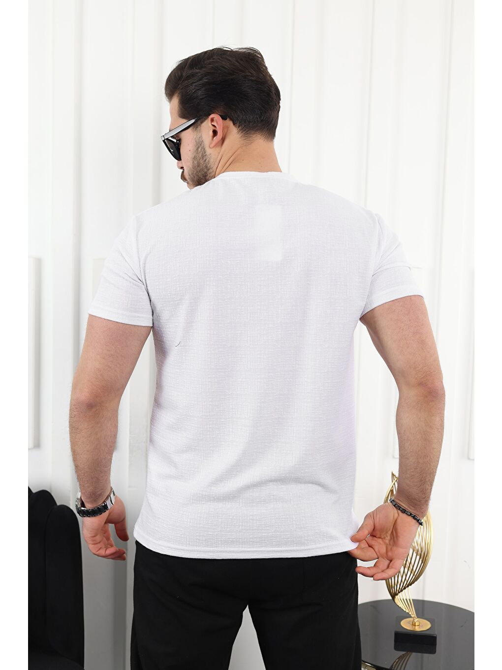 Beyaz Kendinden Desenli Baskılı Tişört-3