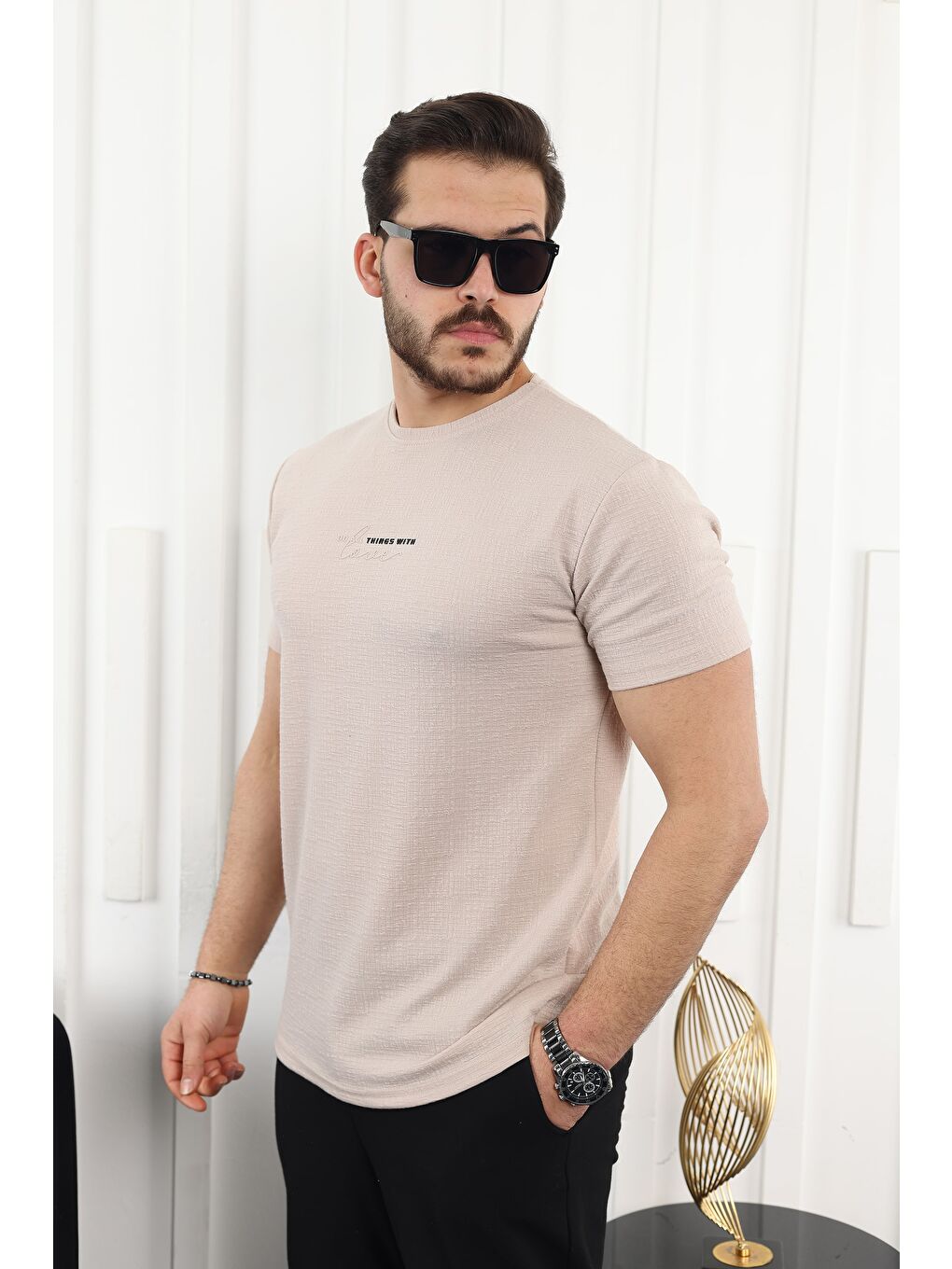 Ekru Kendinden Desenli Baskılı Tişört-2