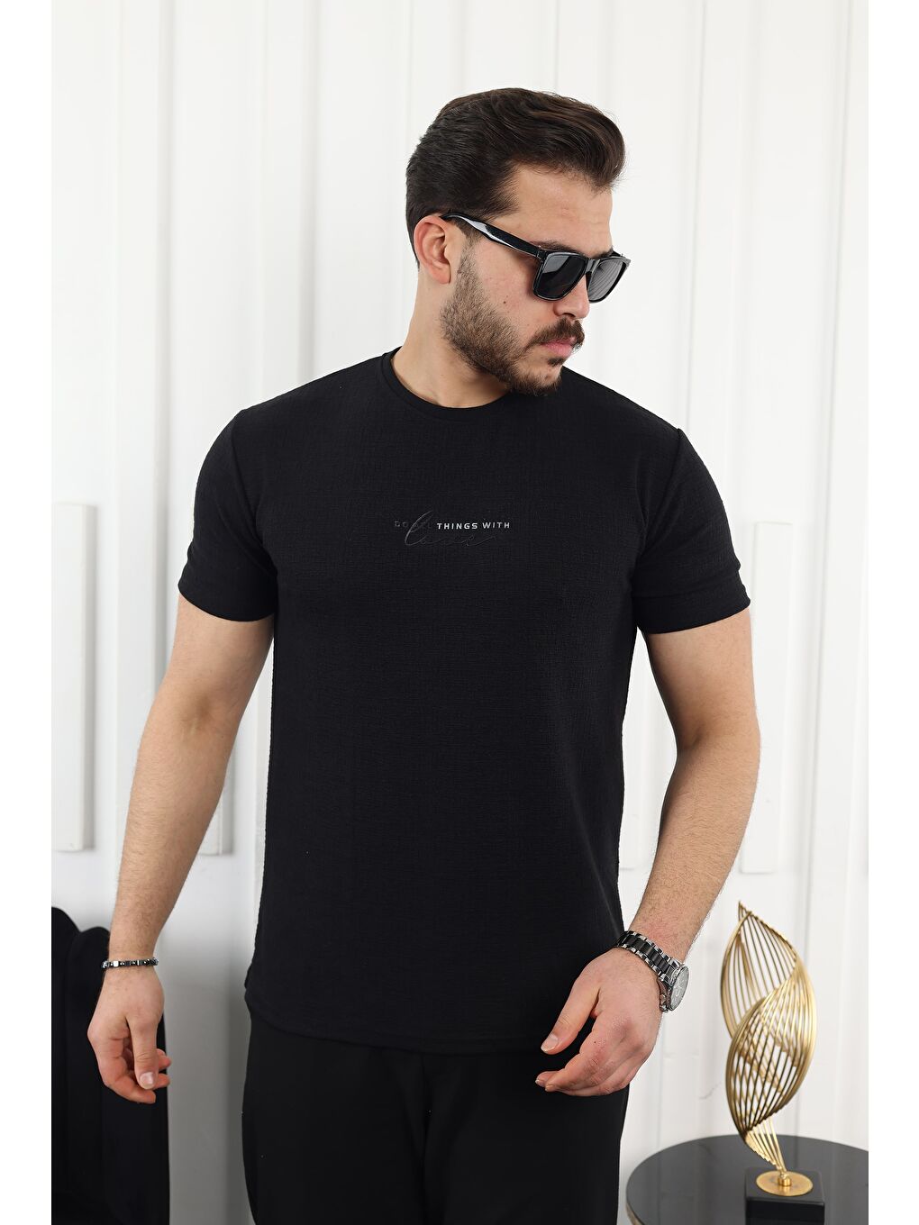 Siyah Kendinden Desenli Baskılı Tişört