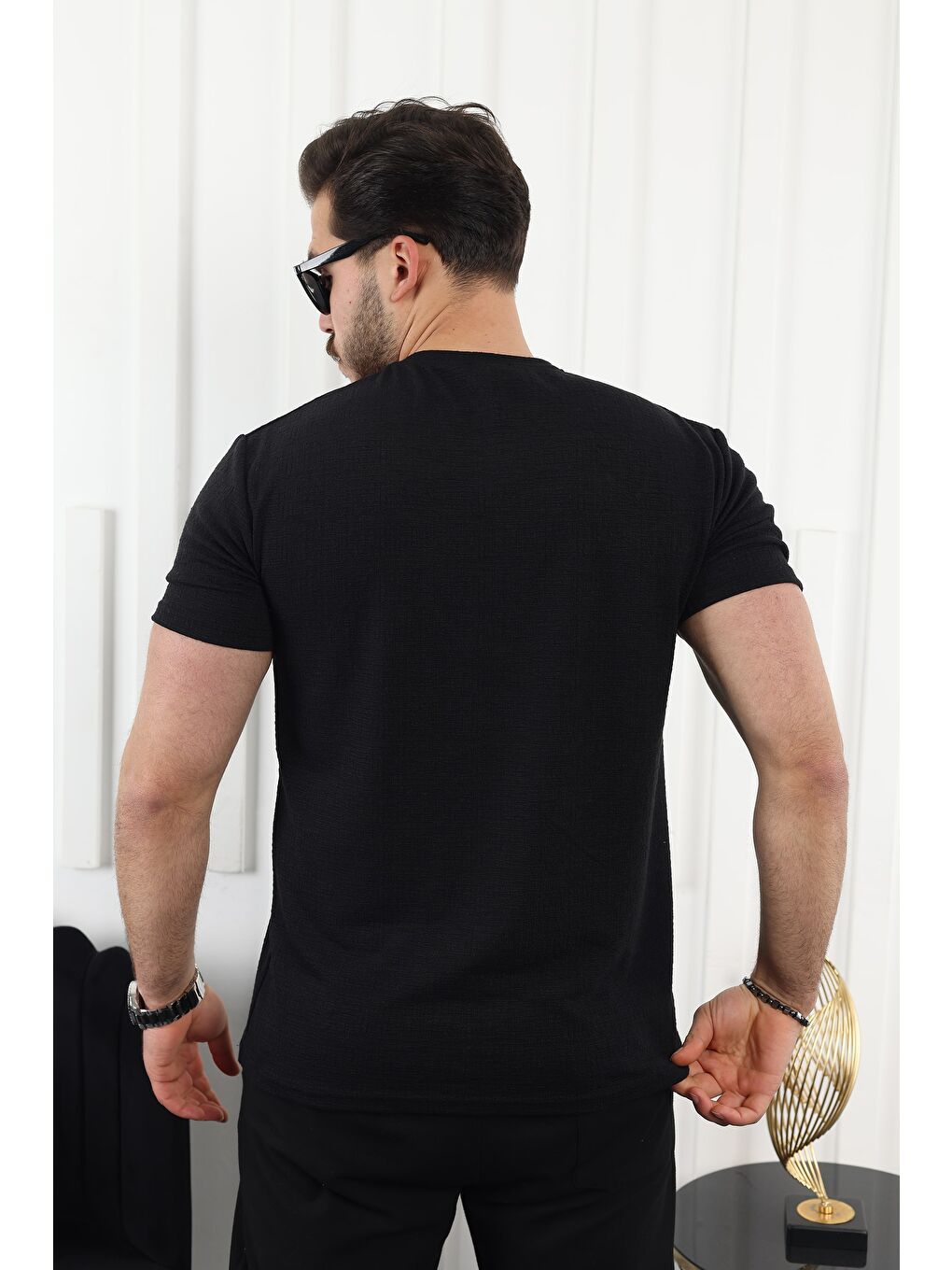 Siyah Kendinden Desenli Baskılı Tişört-3