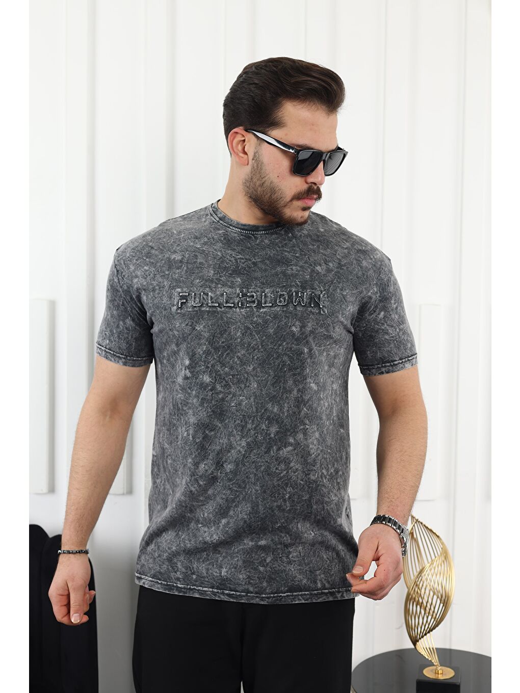 Gri Kabartma Baskılı Tişört