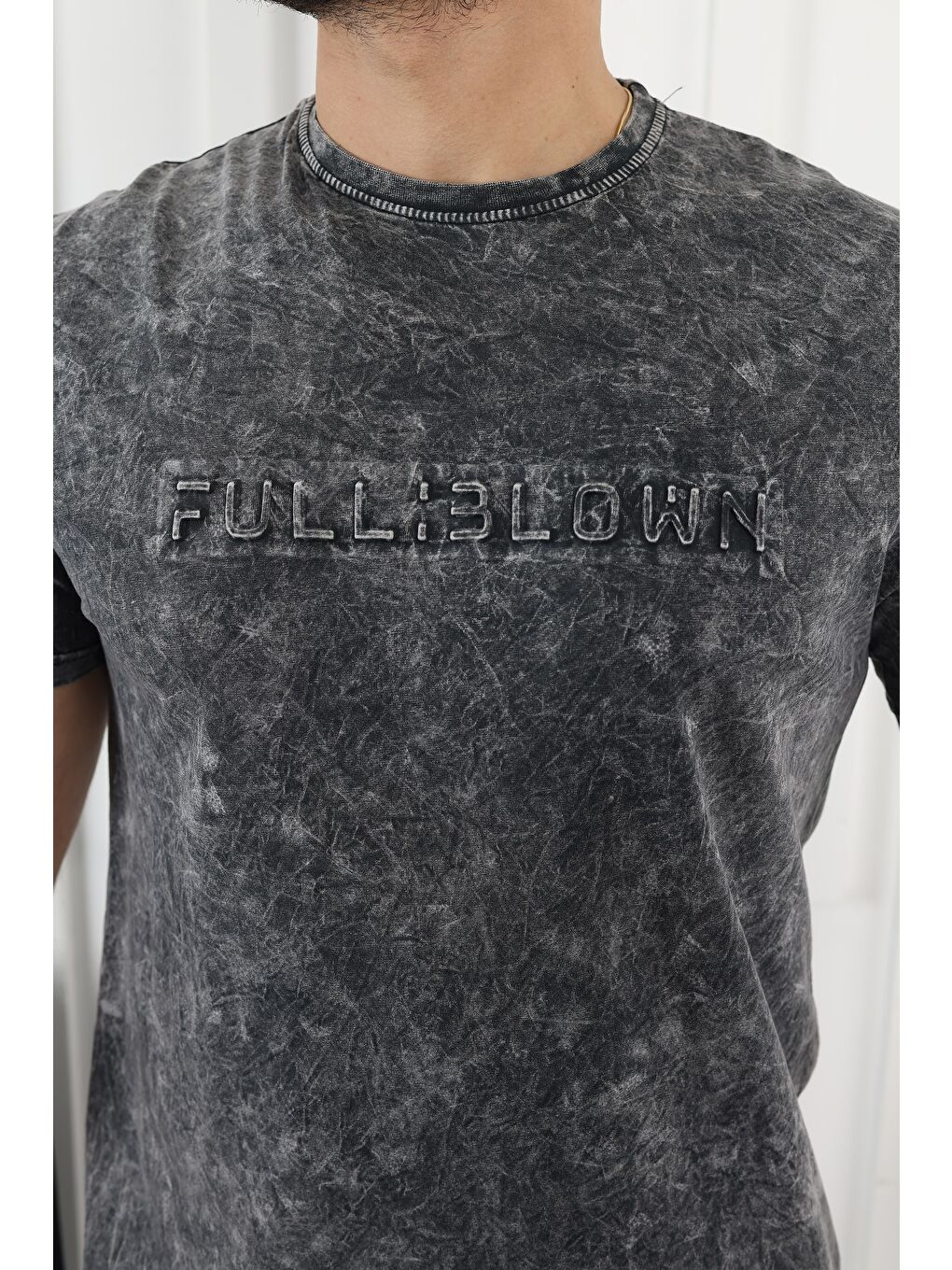 Gri Kabartma Baskılı Tişört-1