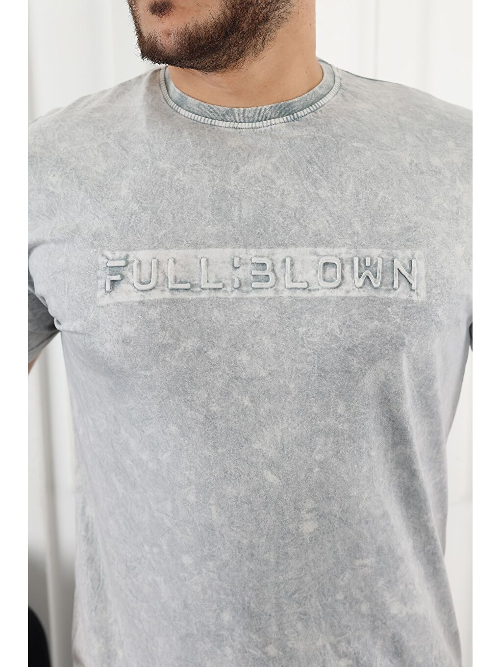 Gri Kabartma Baskılı Tişört-1