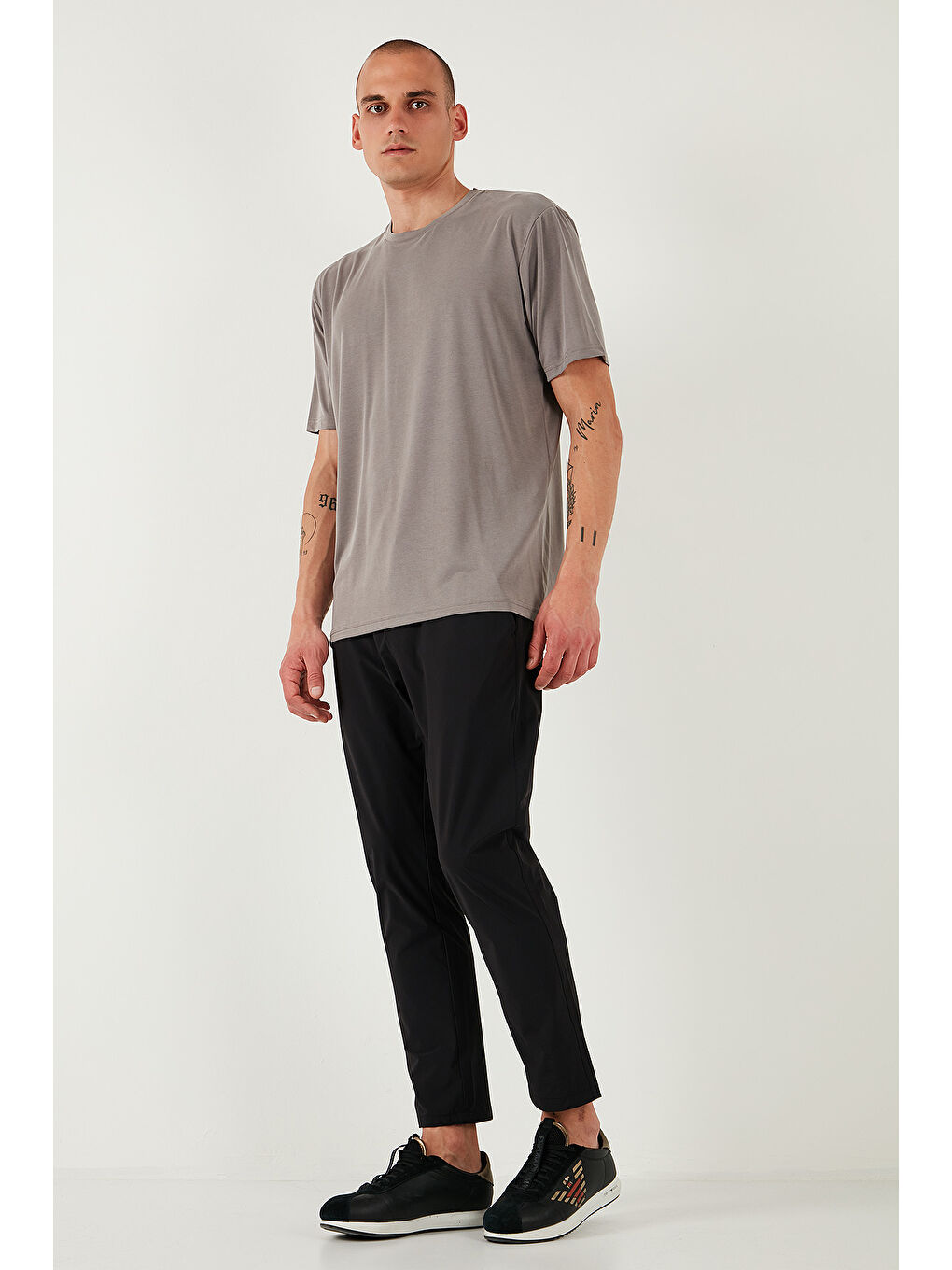 Siyah Slim Fit Lastikli Bel Boru Paça Kemer Detaylı Erkek Pantolon 5543S86JMILANO