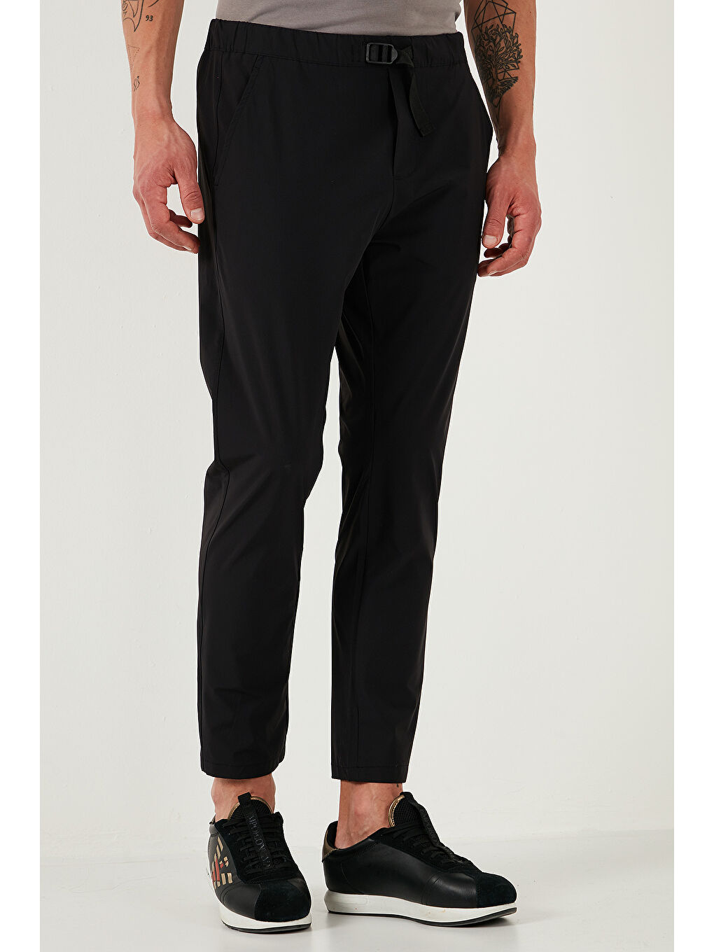 Siyah Slim Fit Lastikli Bel Boru Paça Kemer Detaylı Erkek Pantolon 5543S86JMILANO-2