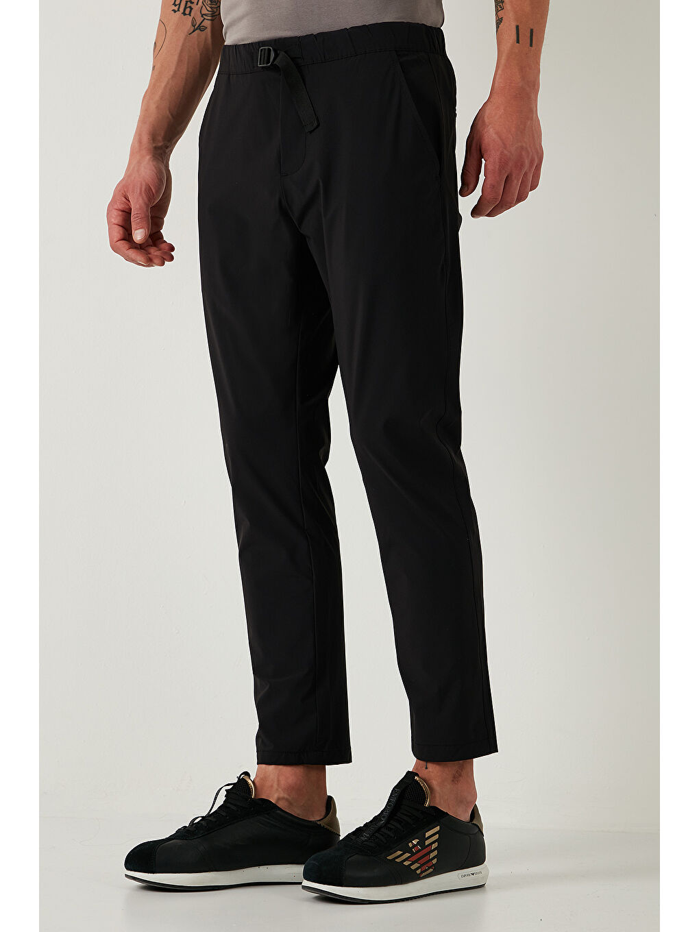 Siyah Slim Fit Lastikli Bel Boru Paça Kemer Detaylı Erkek Pantolon 5543S86JMILANO-3