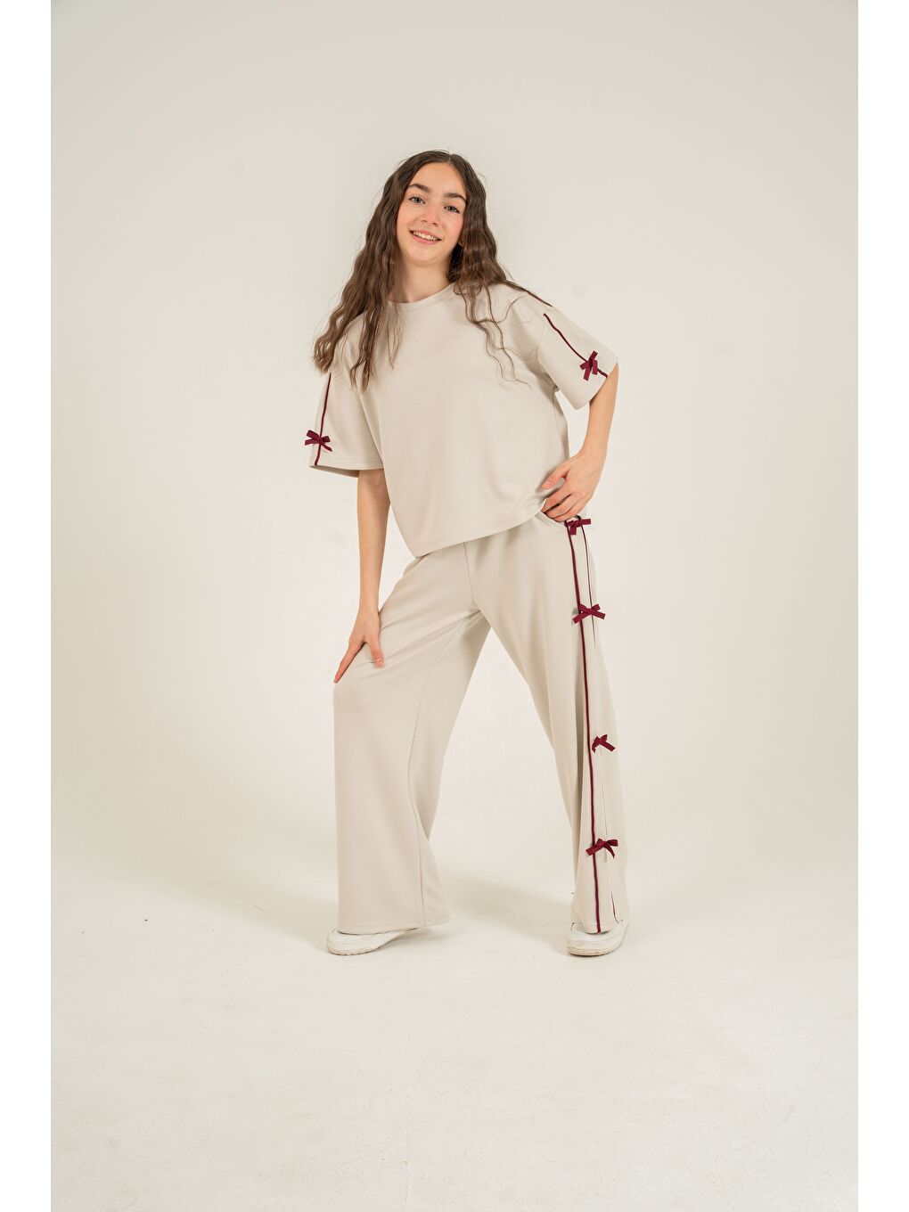 Bej Üst Kollar Fiyonklu Alt Fiyonklu Yumaşak Dokulu-Comfort Kumaş Kız Çocuk Alt Üst Eşofman Takımı