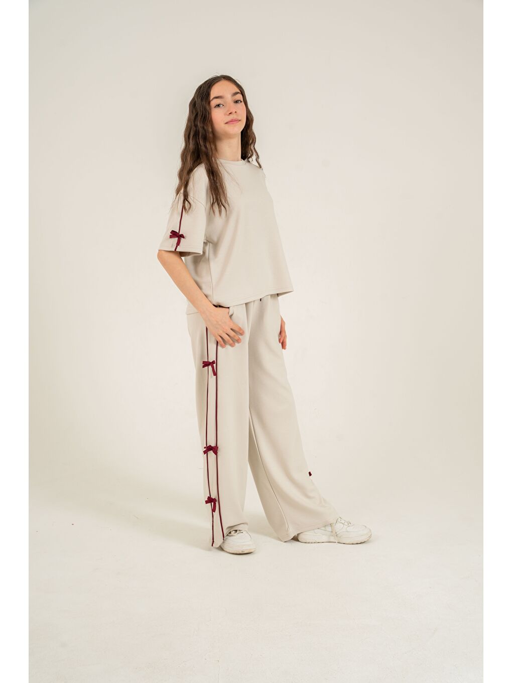 Bej Üst Kollar Fiyonklu Alt Fiyonklu Yumaşak Dokulu-Comfort Kumaş Kız Çocuk Alt Üst Eşofman Takımı-1