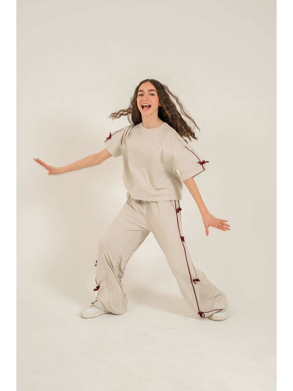 Bej Üst Kollar Fiyonklu Alt Fiyonklu Yumaşak Dokulu-Comfort Kumaş Kız Çocuk Alt Üst Eşofman Takımı-2