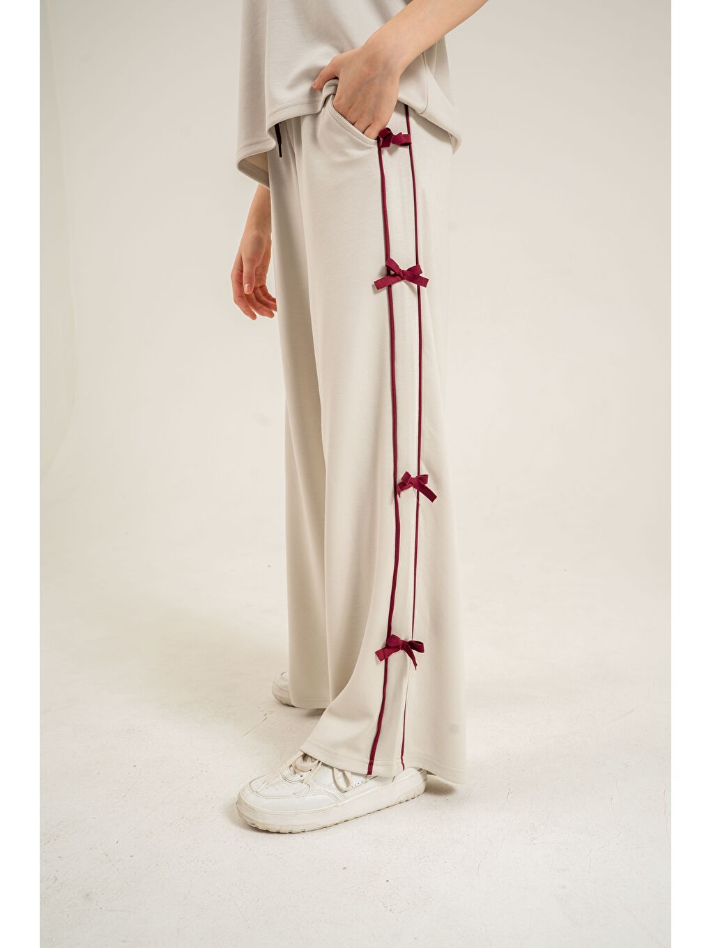 Bej Üst Kollar Fiyonklu Alt Fiyonklu Yumaşak Dokulu-Comfort Kumaş Kız Çocuk Alt Üst Eşofman Takımı-4