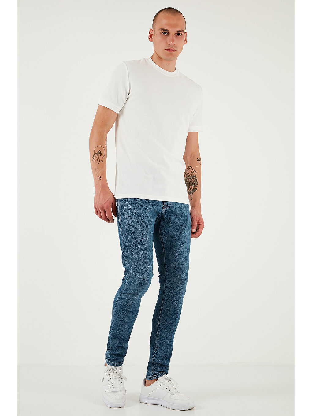 Mavi Streç Pamuklu Slim Fit Normal Bel Dar Paça Jeans 1115S60NAPOLI