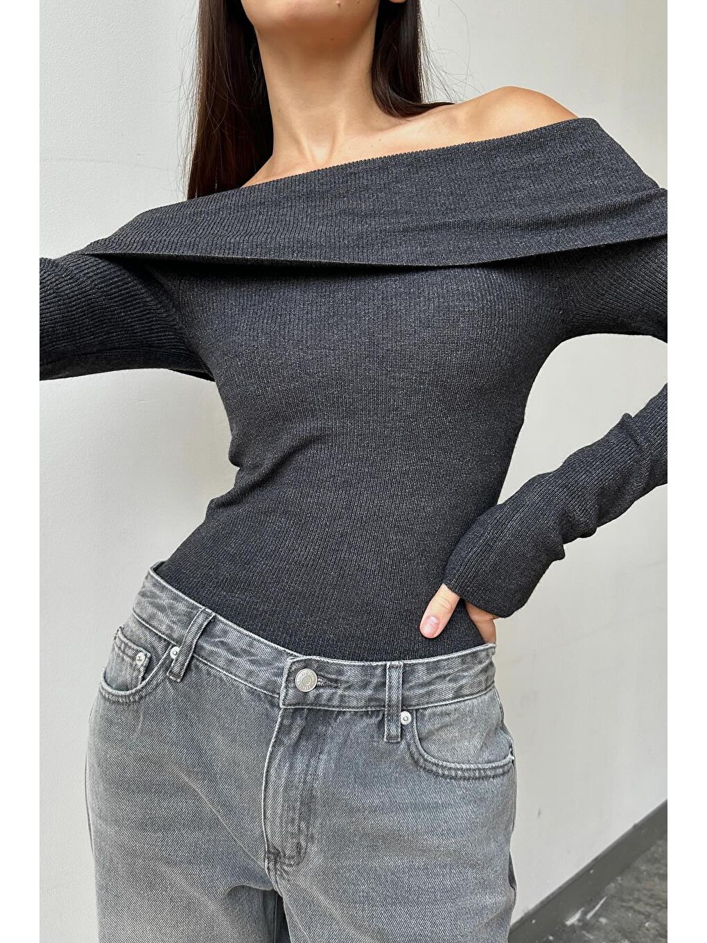 Antrasit Madonna Yaka Uzun Kollu Triko Kazak MG2184