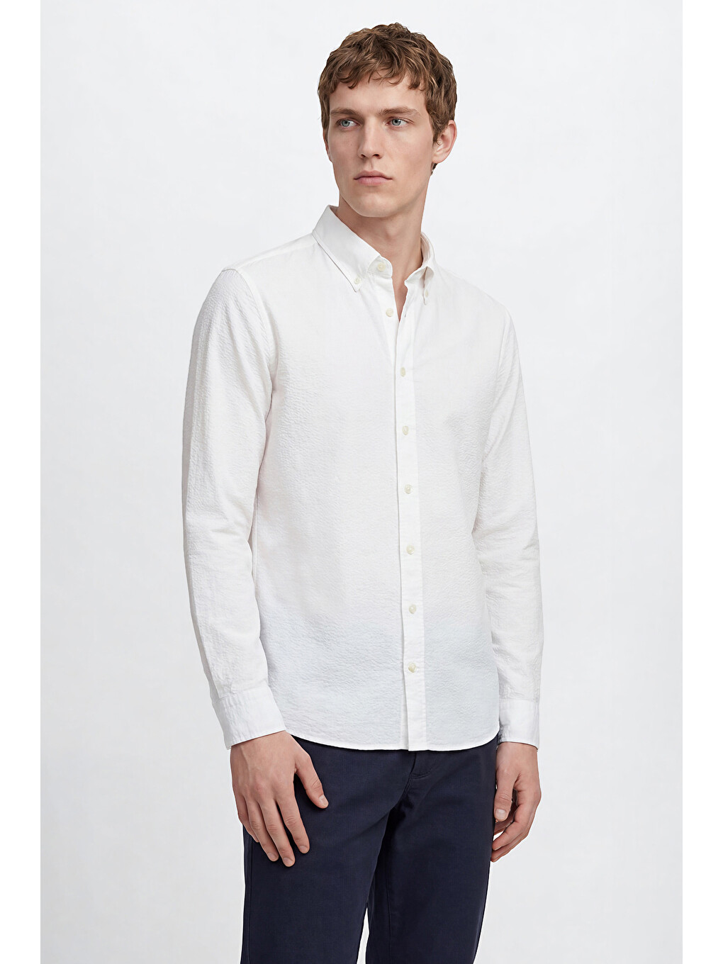 Erkek Beyaz %100 Pamuk Slim Fit Dar Kesim Düğmeli Yaka Gofre Desenli Gömlek-3