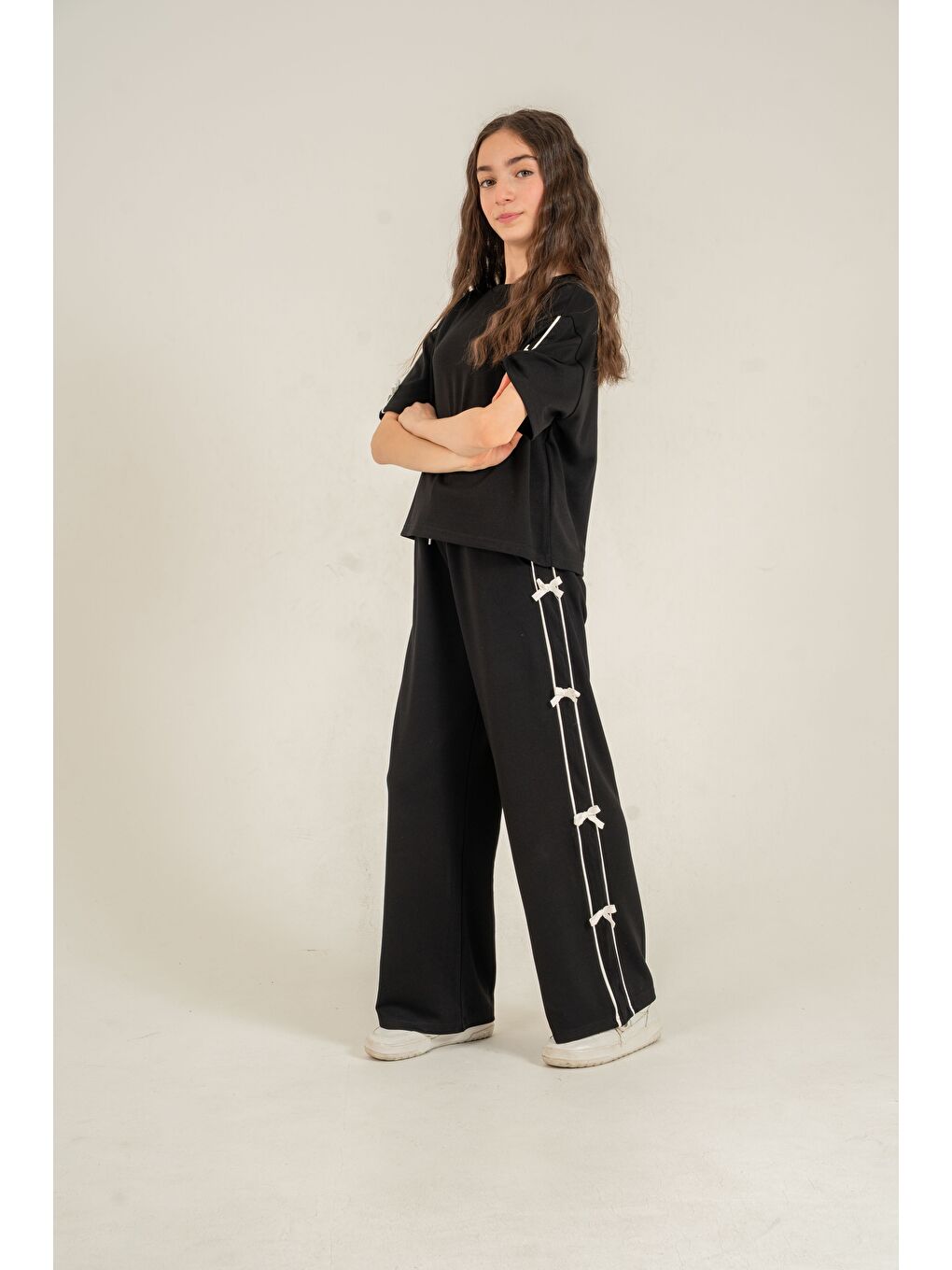 Siyah Üst Kollar Fiyonklu Alt Fiyonklu Yumaşak Dokulu-Comfort Kumaş Kız Çocuk Alt Üst Eşofman Takımı-5