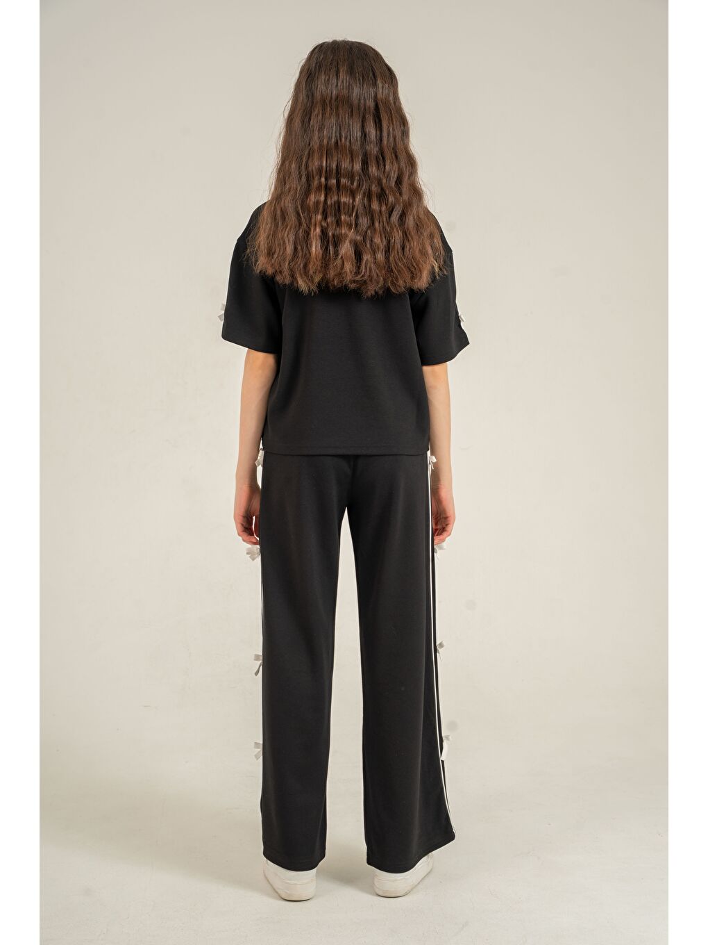 Siyah Üst Kollar Fiyonklu Alt Fiyonklu Yumaşak Dokulu-Comfort Kumaş Kız Çocuk Alt Üst Eşofman Takımı-9