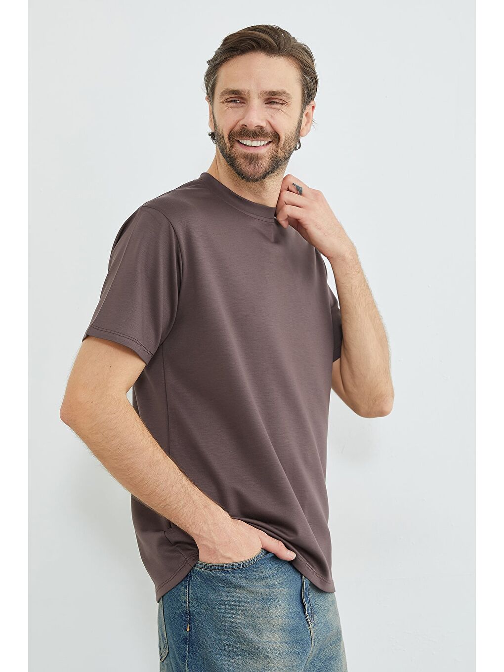 Kahverengi Basic Bisiklet Yaka Modal Tişört-1