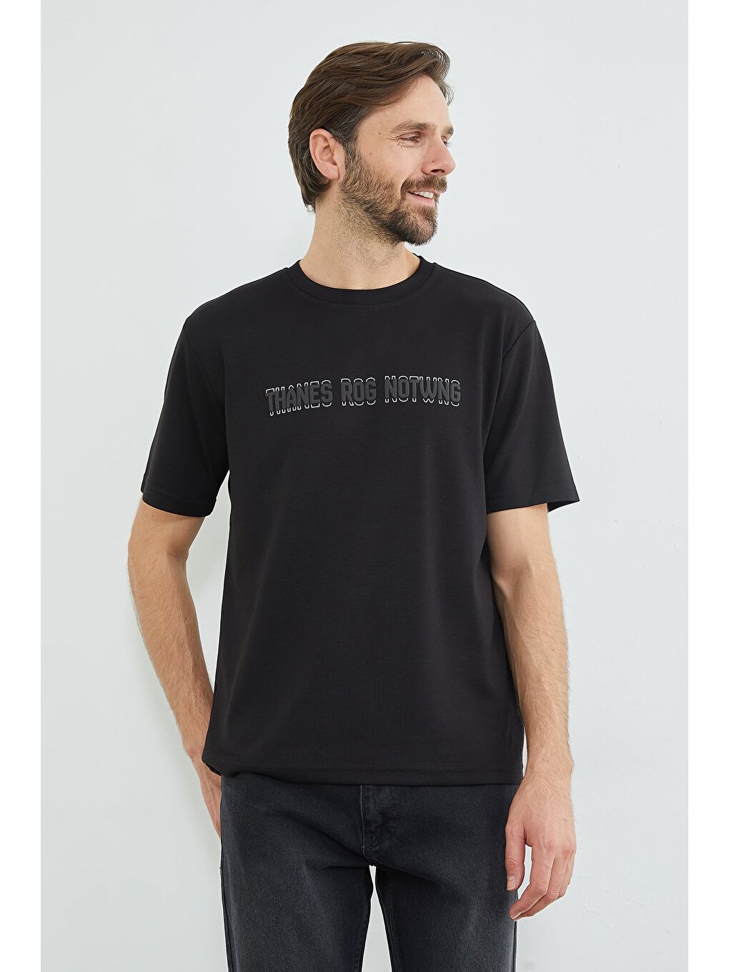 Siyah Thanes Rog Notwng Kabartma Baskılı Modal Tişört