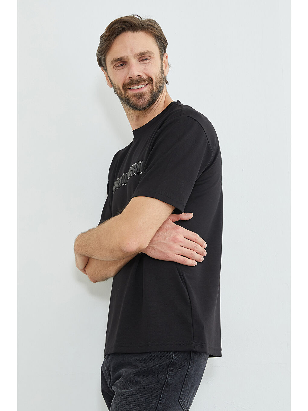 Siyah Thanes Rog Notwng Kabartma Baskılı Modal Tişört-4