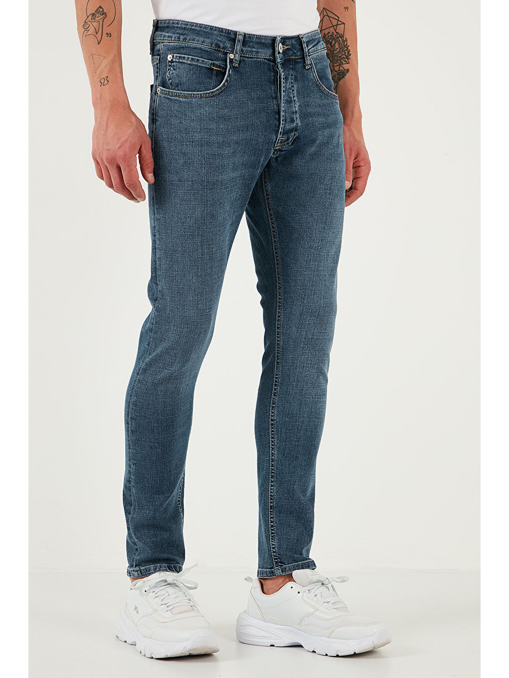 Mavi Streç Pamuklu Slim Fit Normal Bel Dar Paça Jeans 1124S62NAPOLI-1