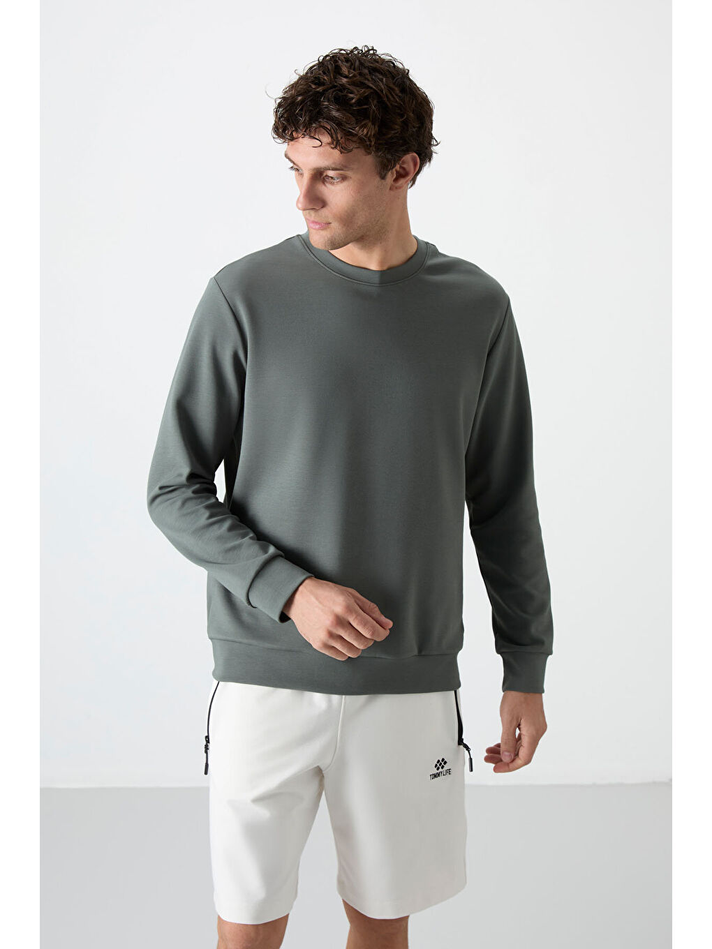 Standart Fit Basic O Yaka  3lü Paket Siyah-Lacivert-Çağla Erkek  Sweatshirt  88053-4